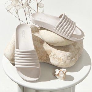 Girlfriend Collective ReSlide (Pearl)